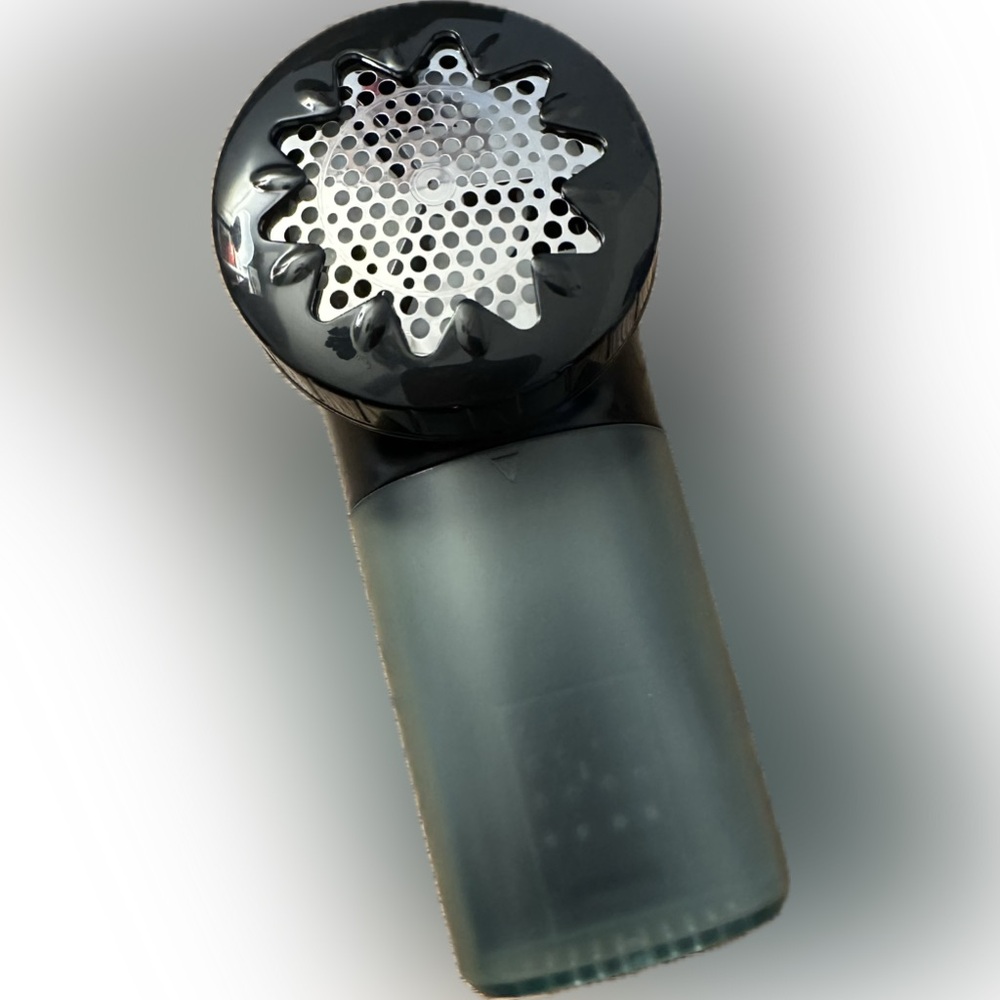 ⚫️Ruidla Fabric Lint Shaver ~ Black, Battery Operated, Removes Fuzz & Lint